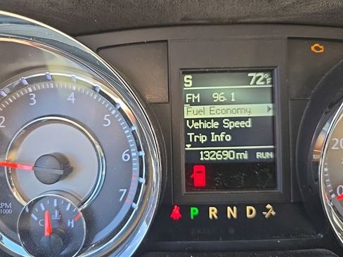 Used 2016 Chrysler Town & Country Touring image 23