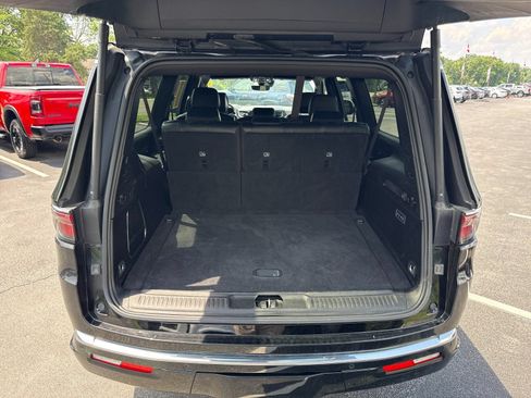Used 2024 Jeep Wagoneer L Series III w/ Flexible Seating Group AWD/4WD image 23