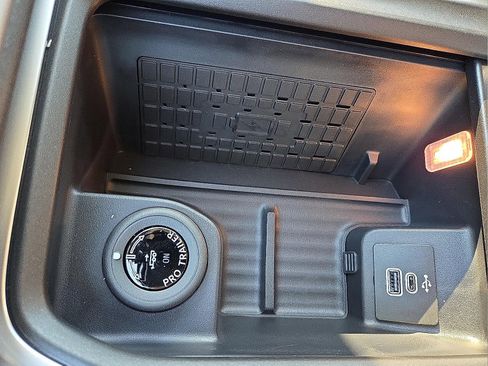 New 2025 Ford Expedition Active image 19