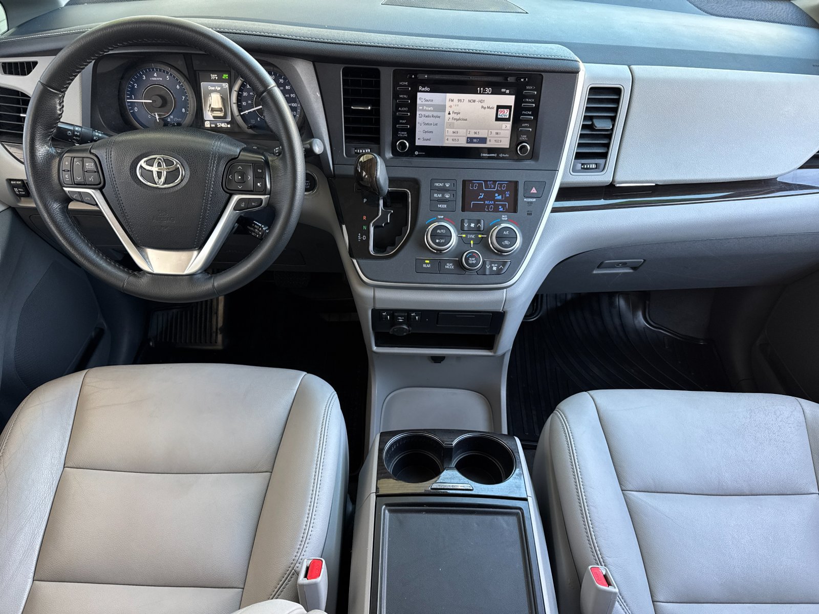 Used 2020 Toyota Sienna XLE w/ XLE Navigation Package FWD image 13