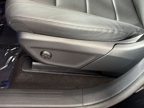 Used 2025 Mercedes-Benz GLS 450 4MATIC image 14