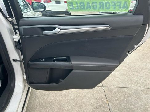 Used 2014 Ford Fusion SE image 15