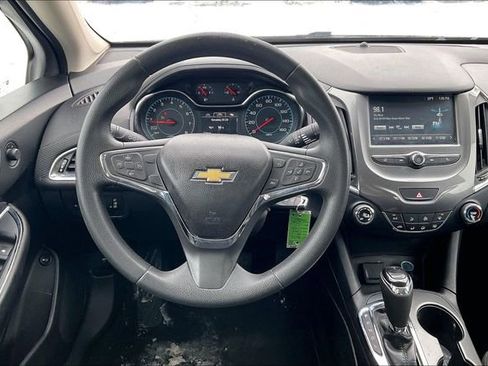 Used 2017 Chevrolet Cruze LT image 5