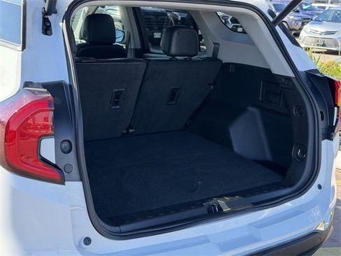 Used 2024 GMC Terrain SLT image 23