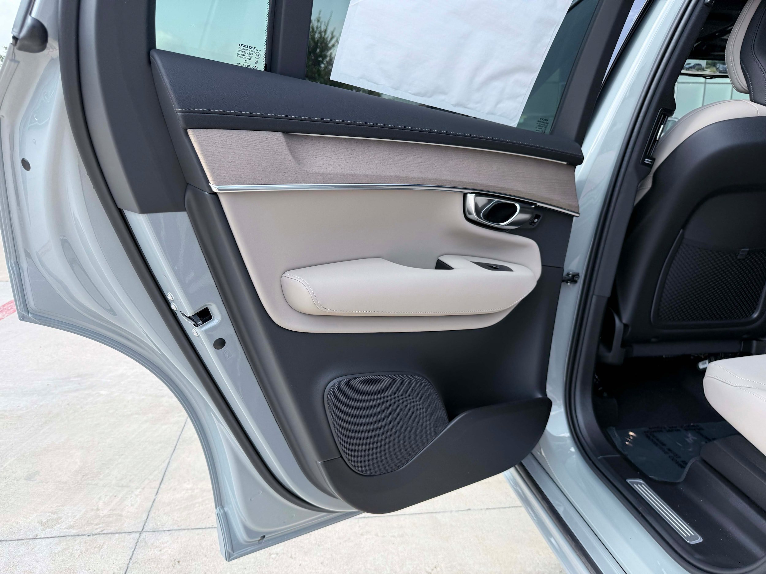 New 2026 Volvo XC90 B6 Plus w/ Protection Package Premier AWD/4WD image 15