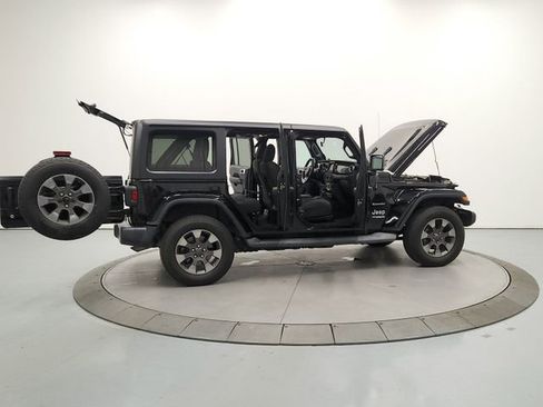 Used 2019 Jeep Wrangler Unlimited Sahara AWD/4WD image 15