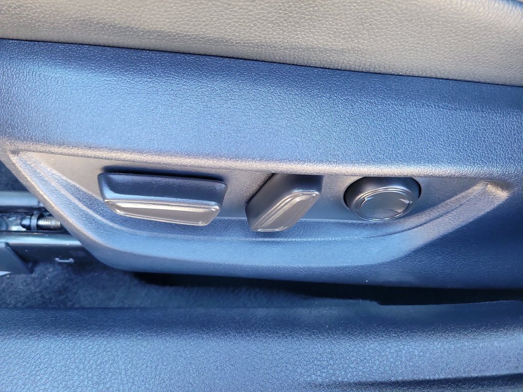 Used 2025 Toyota Camry XLE FWD image 16