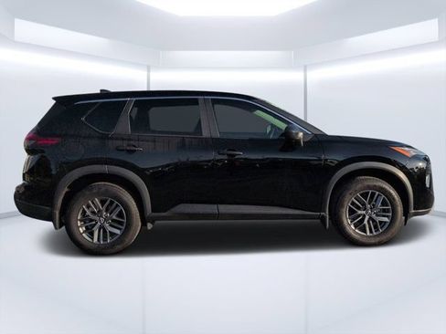 Used 2025 Nissan Rogue S FWD image 2