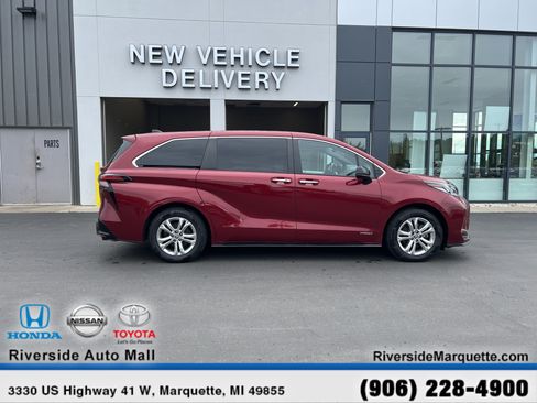 Used 2021 Toyota Sienna XSE AWD/4WD image 10
