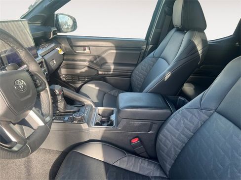 Used 2024 Toyota Tacoma TRD Off-Road image 8