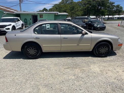 Used 1996 Nissan Maxima SE FWD image 9