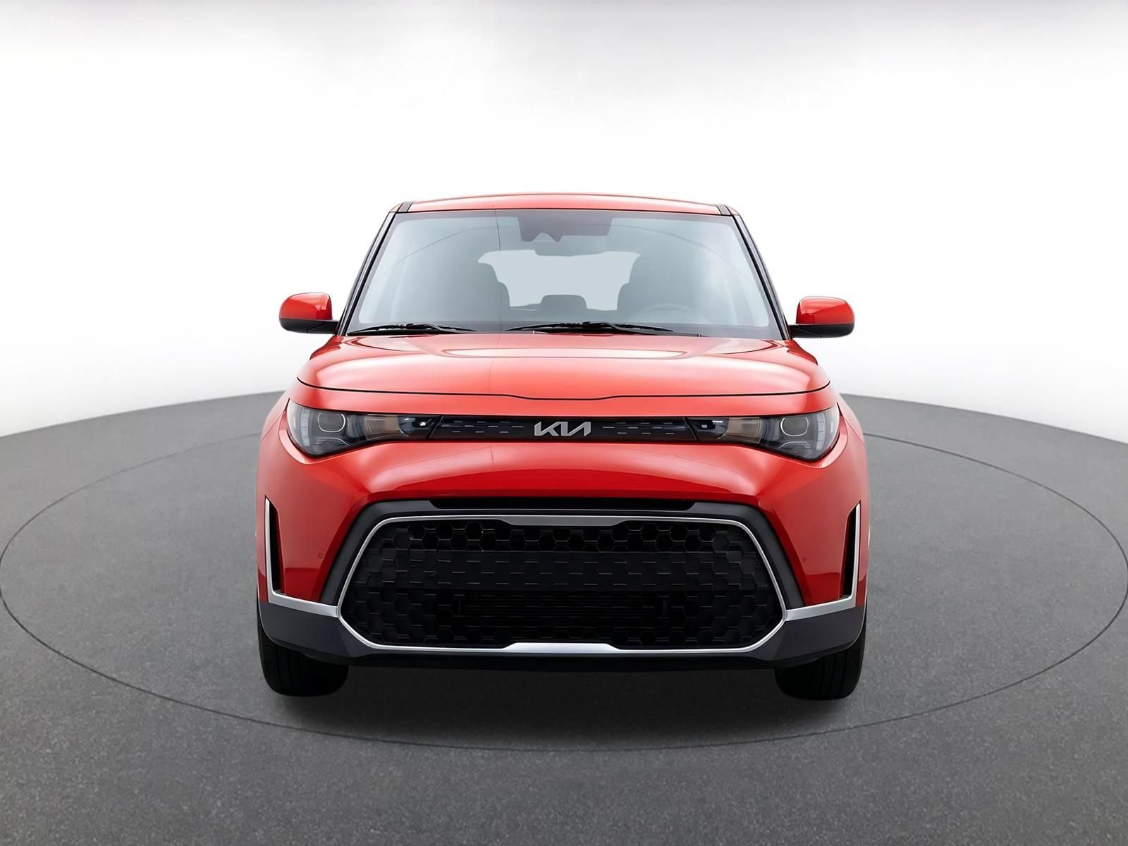 Used 2025 Kia Soul LX w/ LX Technology Package FWD image 2