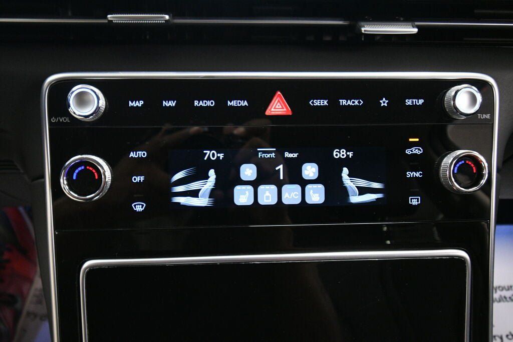 Used 2025 Genesis GV80 2.5T Standard AWD/4WD image 17