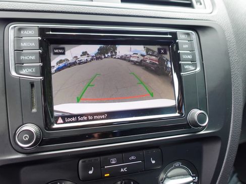 Used 2018 Volkswagen Jetta SE FWD image 18