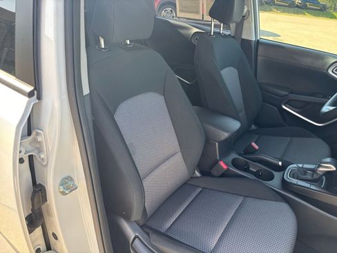 Used 2025 Kia Soul LX w/ LX Technology Package image 34