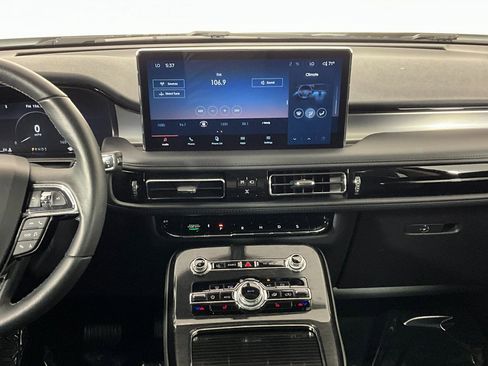 Used 2023 Lincoln Nautilus Standard image 13