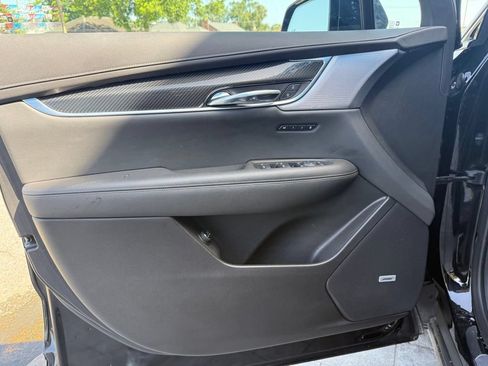 Certified 2024 Cadillac XT6 Sport w/ Technology Package AWD/4WD image 8
