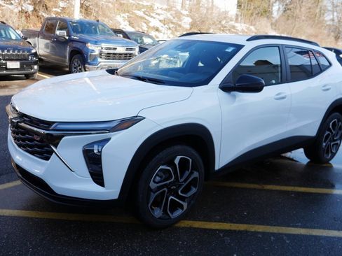 New 2026 Chevrolet Trax RS image 4