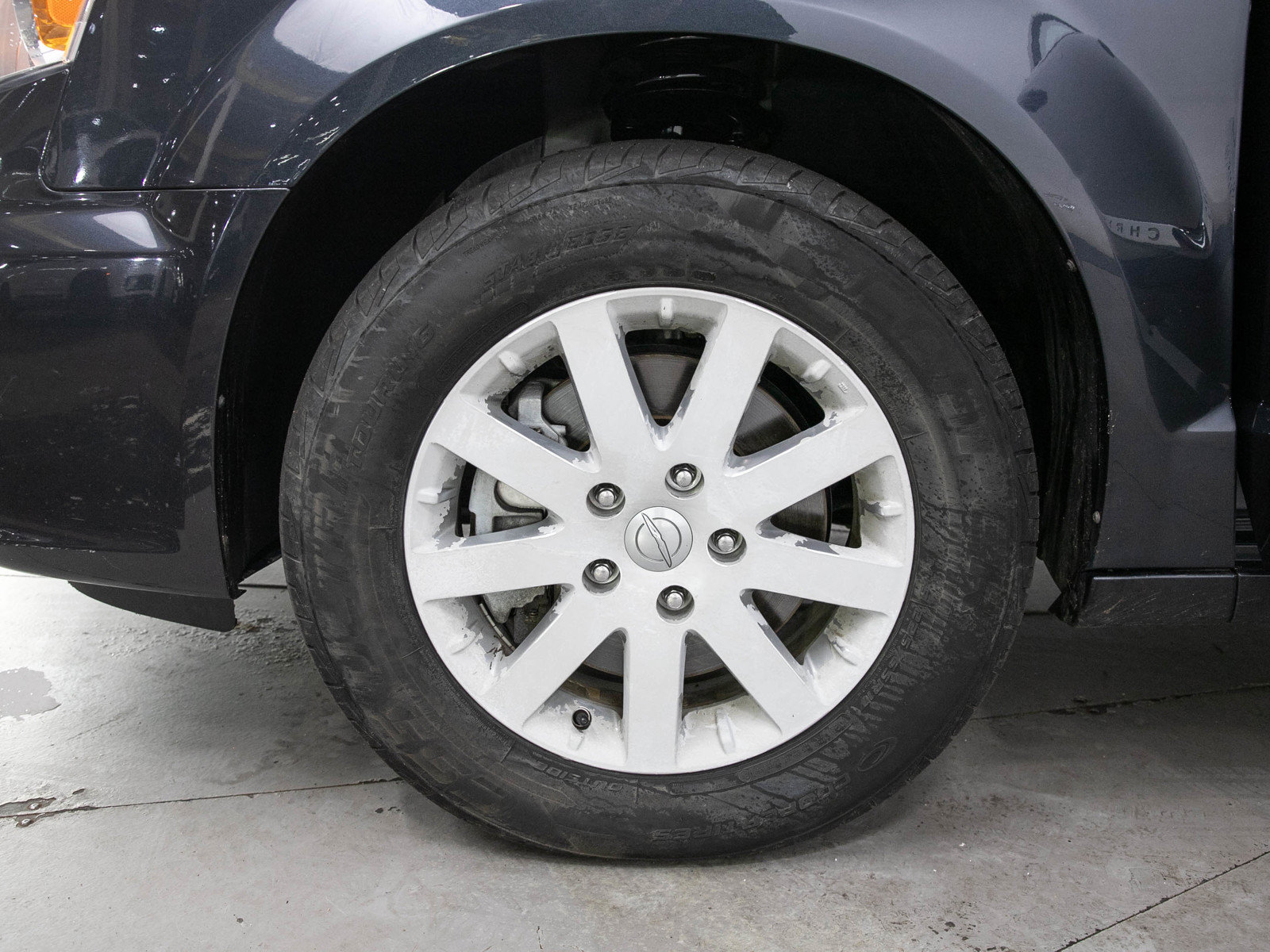 Used 2013 Chrysler Town & Country Touring FWD image 32