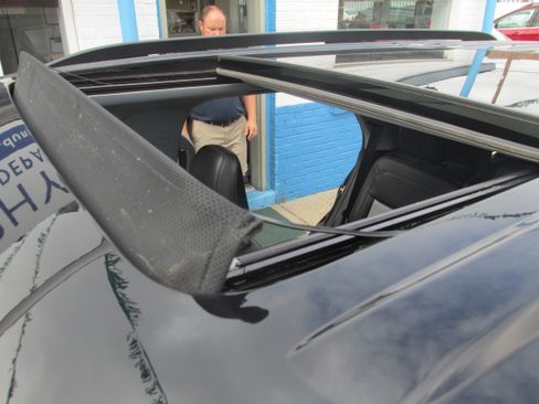 Used 2022 Ford Explorer XLT w/ Equipment Group 202A image 18