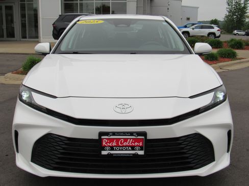 Used 2025 Toyota Camry LE FWD image 3