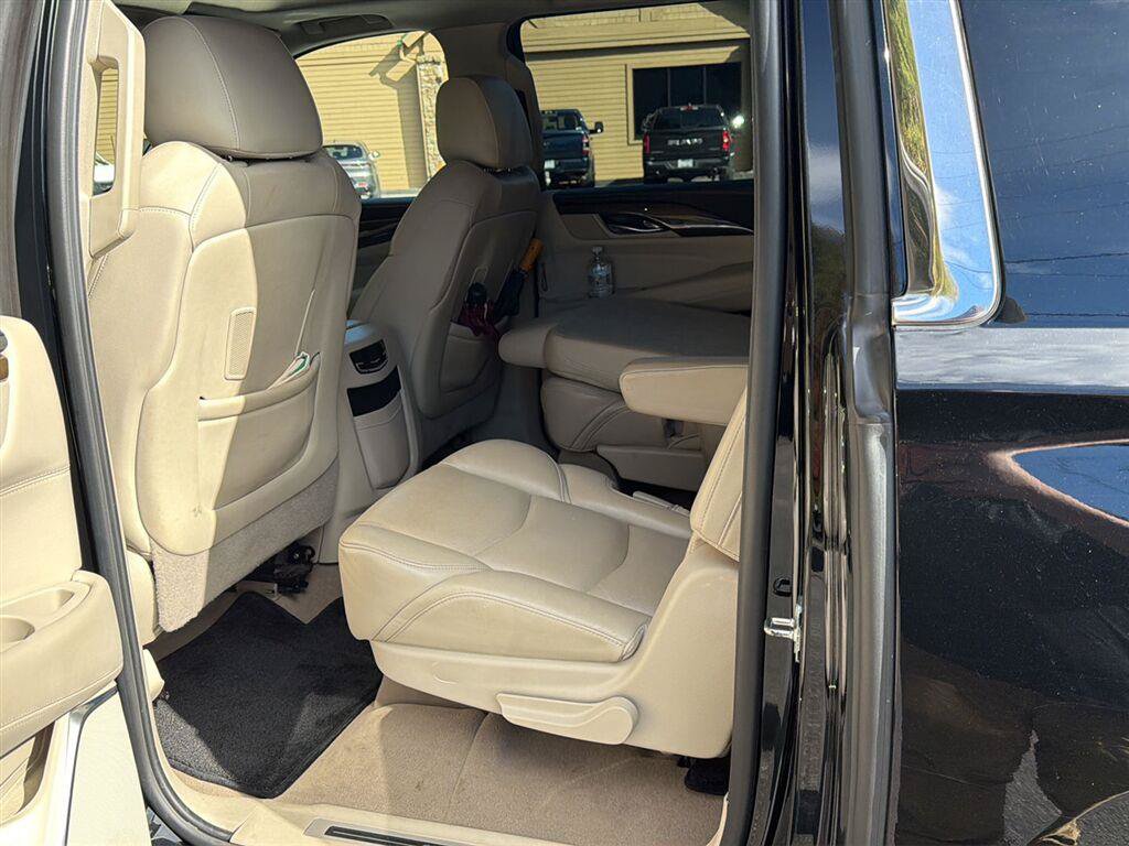 Used 2019 Cadillac Escalade ESV Luxury AWD/4WD image 7