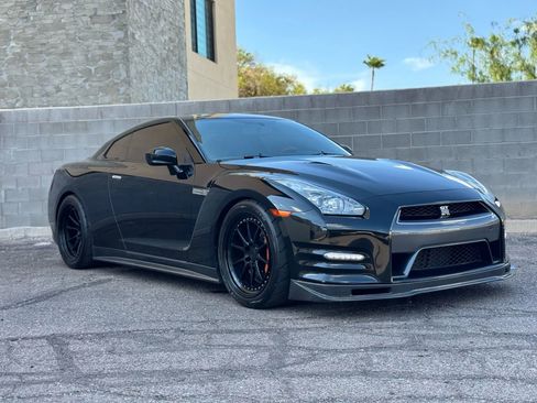 Used 2014 Nissan GT-R Black Edition image 1