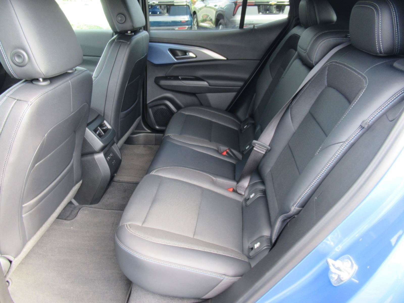 Used 2024 Chevrolet Equinox EV LT FWD image 33