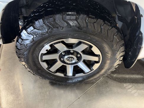 Used 2018 Toyota 4Runner TRD Off-Road Premium w/ Wilderness Package image 2