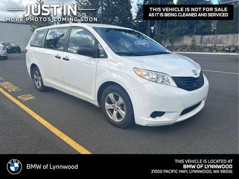 Used 2017 Toyota Sienna L image 1