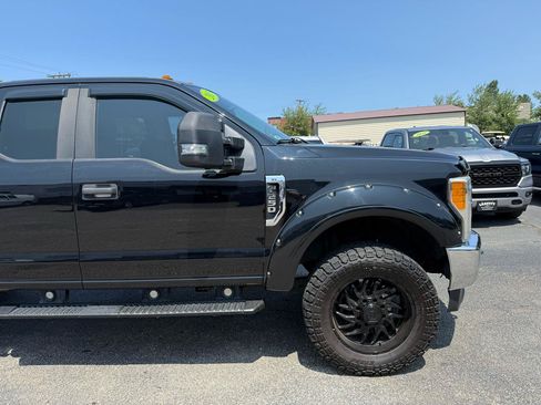 Used 2017 Ford F250 XL w/ Power Equipment Group AWD/4WD image 14