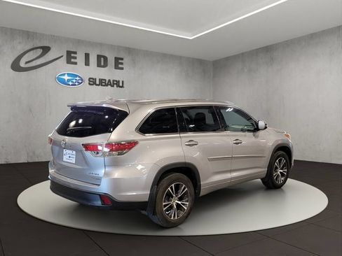 Used 2016 Toyota Highlander XLE AWD/4WD image 12