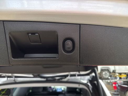 Used 2015 Chevrolet Suburban LTZ image 16