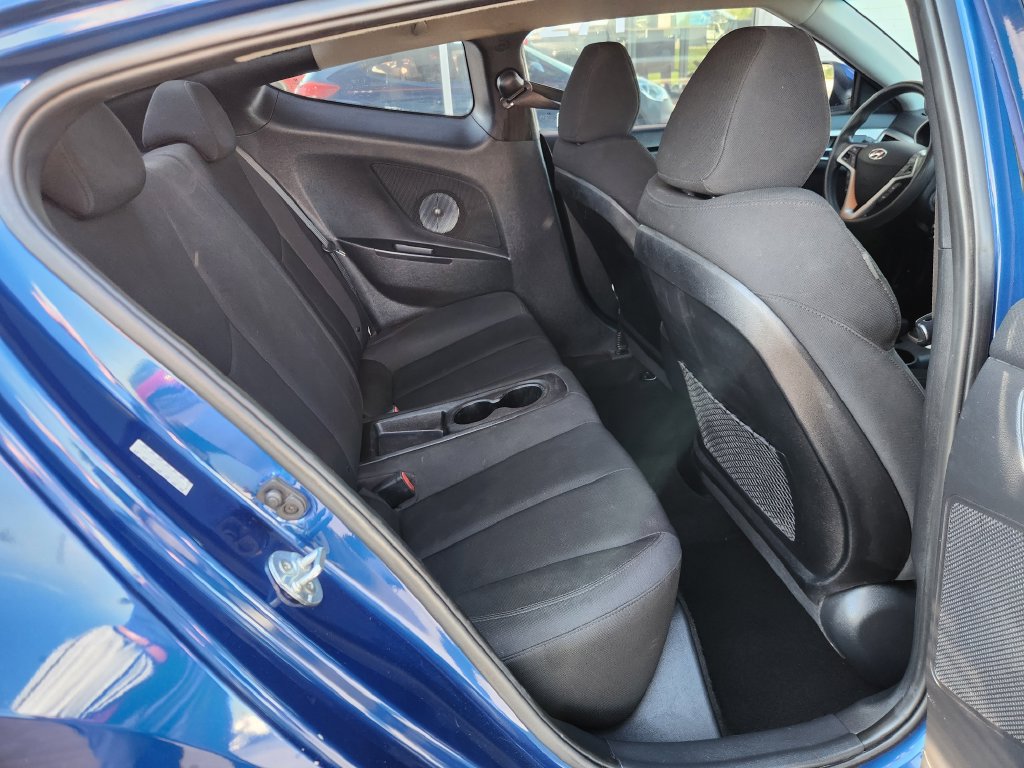Used 2016 Hyundai Veloster FWD image 11