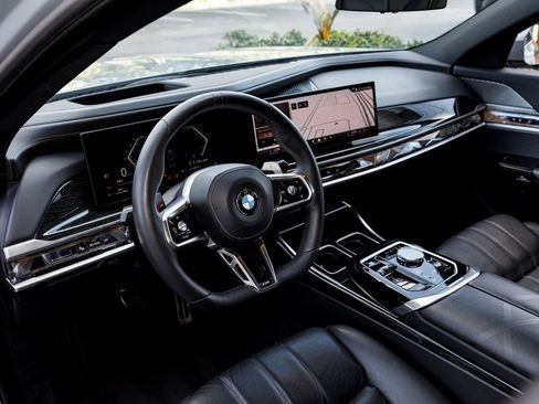 Used 2025 BMW 740i xDrive image 23