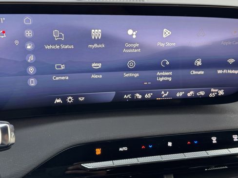 Certified 2025 Buick Enclave Preferred image 18