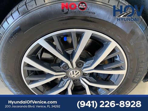 Used 2018 Volkswagen Tiguan SE AWD/4WD image 45