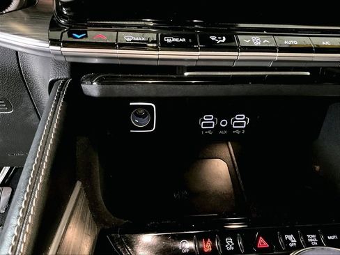 Used 2024 Jeep Wagoneer L Series II w/ Flexible Seating Group image 27