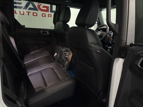 New 2025 Ford Bronco Outer Banks w/ Black Appearance Package image 32