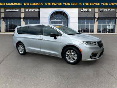 Used 2024 Chrysler Pacifica Touring-L