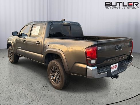 Used 2020 Toyota Tacoma SR5 RWD image 4