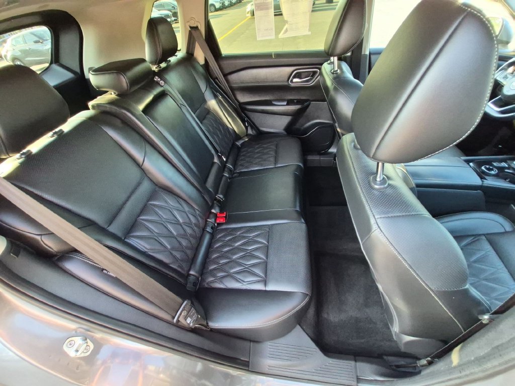 Used 2024 Nissan Rogue Platinum AWD/4WD image 29