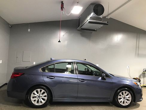 Used 2017 Subaru Legacy 2.5i Premium w/ Moonroof Package AWD/4WD image 2