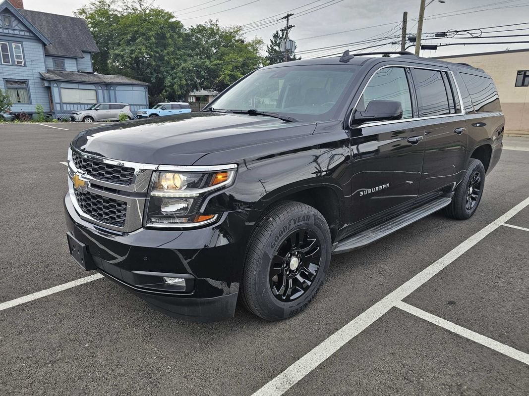 Used 2018 Chevrolet Suburban LT AWD/4WD image 4