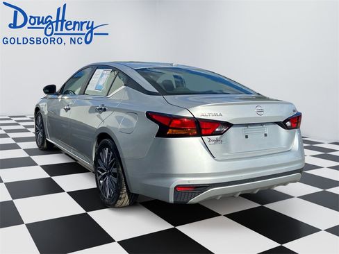 Used 2024 Nissan Altima 2.5 SV image 3