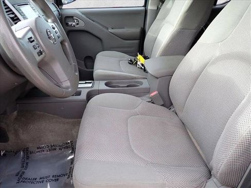 Used 2018 Nissan Frontier SV image 11