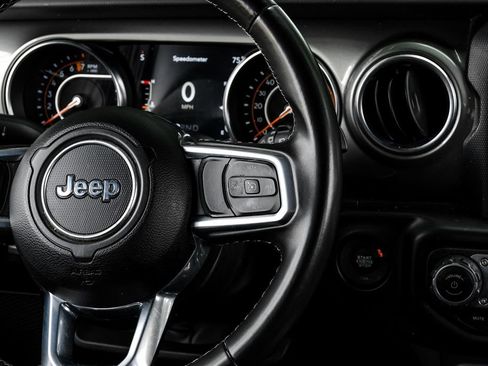 Used 2022 Jeep Wrangler Unlimited Sahara AWD/4WD image 28