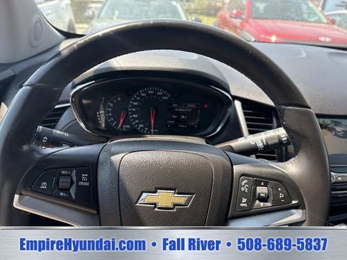 Used 2019 Chevrolet Trax LT w/ Sun & Sound Package AWD/4WD image 28