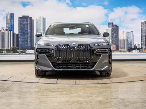 Used 2026 BMW 750e xDrive w/ Autobahn Package image 3