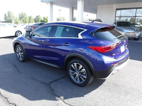 Used 2017 INFINITI QX30 Premium w/ Navigation Package AWD/4WD image 3